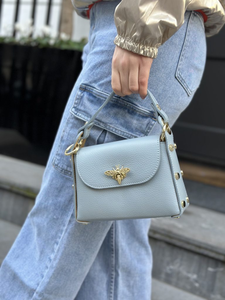 Allegra -bee clasp leather bag in blue – yLondon