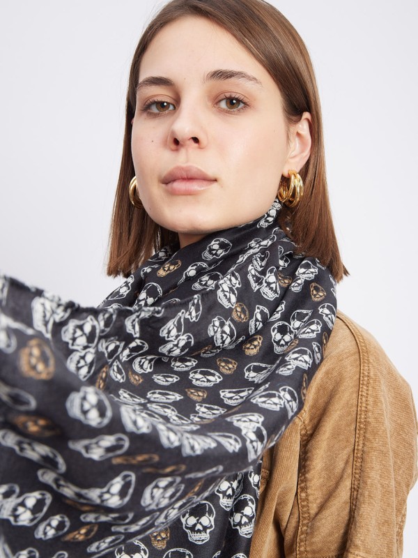 Scarlett - printed viscose scarf in black