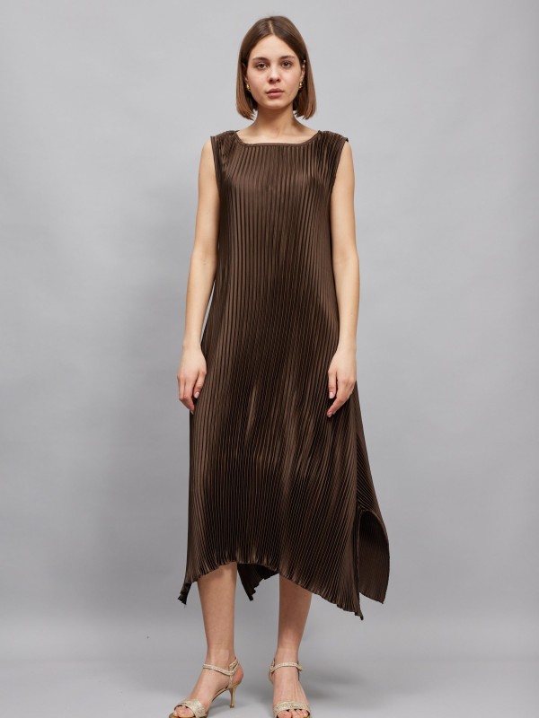 Emma --Pleated satin midi dress in brown