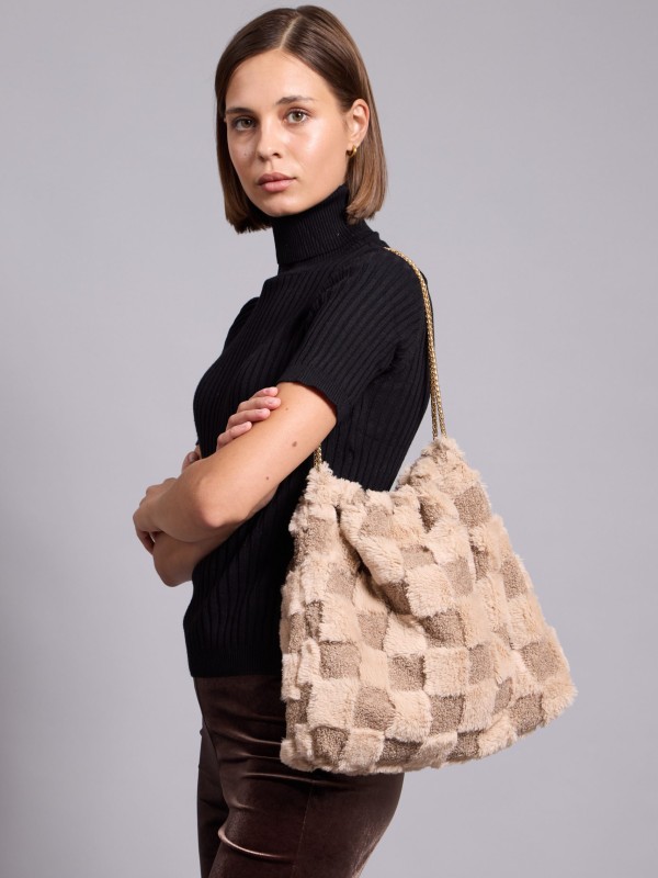 Andy   - faux fur tote Chain  bag in beige