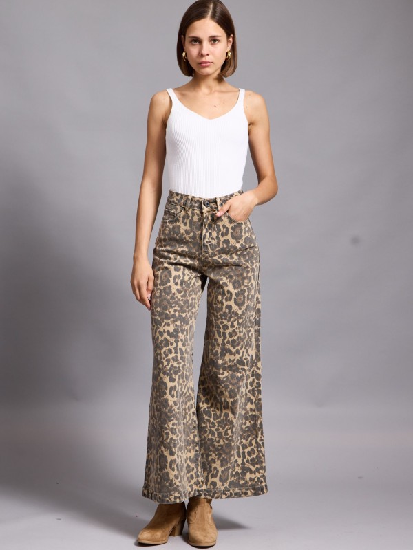 Leona -Flair high rise wide leg jeans in leopard