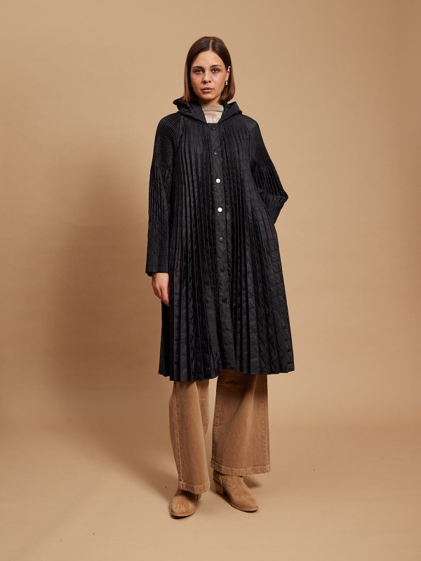 Pippa -Pleated  hooded coat in black