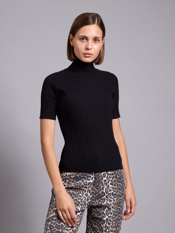 Irina - Turtleneck Sweater in Black