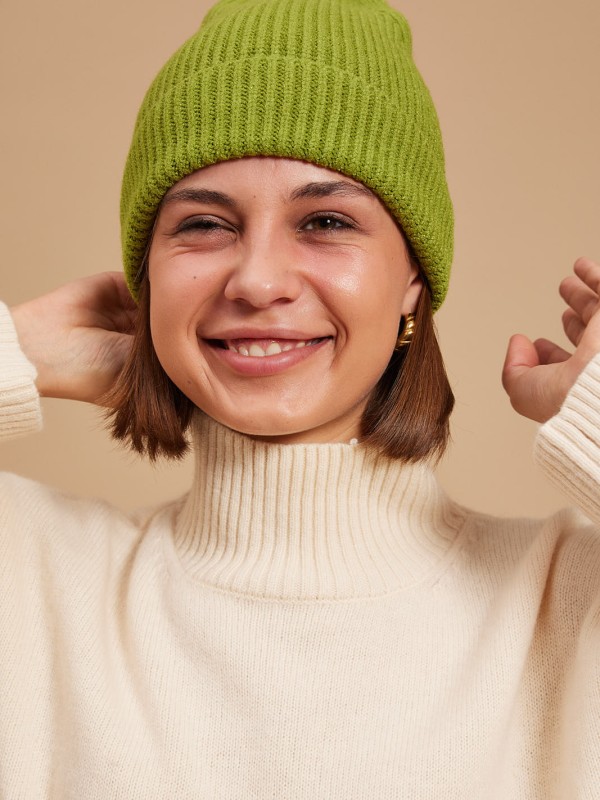 Brooke - ribbed viscose beanie in lime