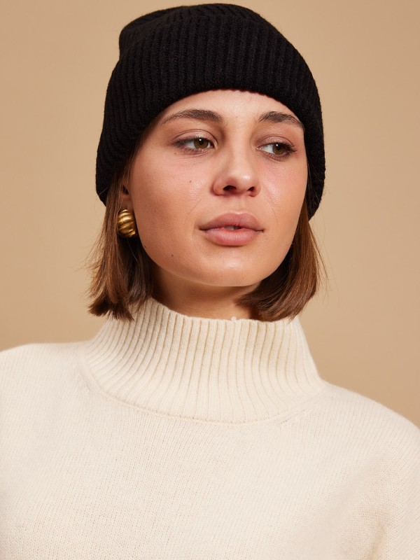 Brooke - ribbed viscose beanie in black