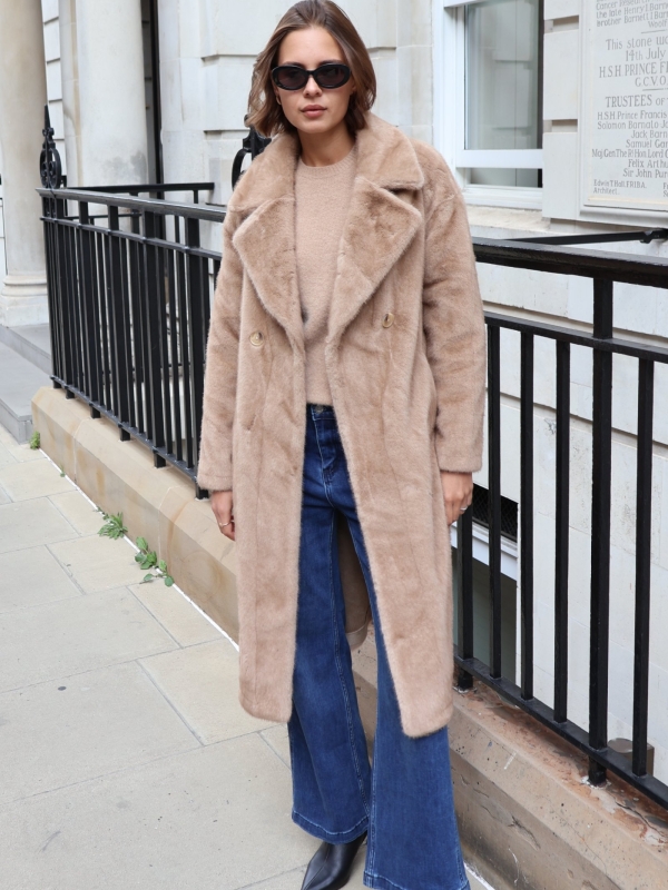 Kelly- Faux Fur Coat In beige