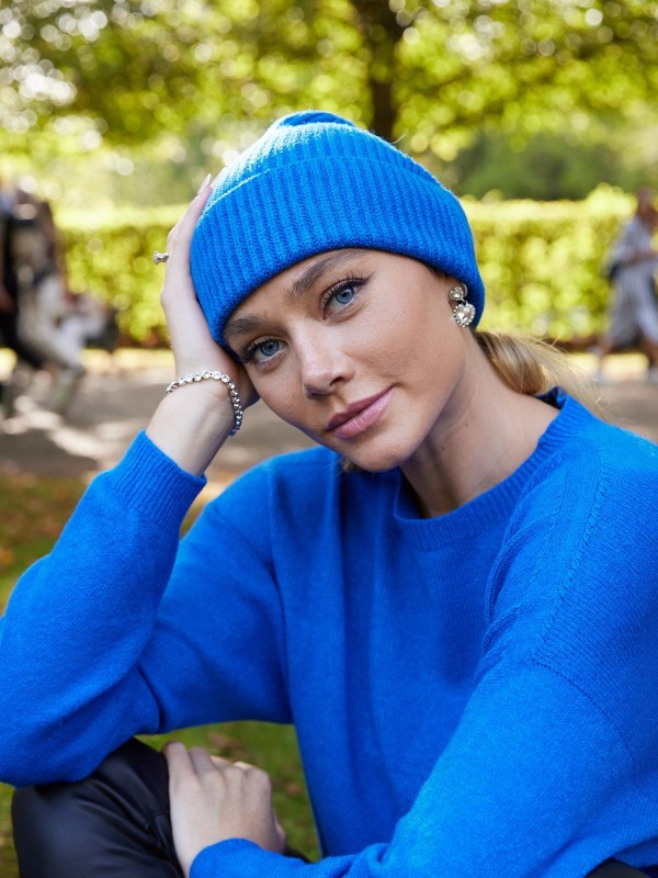 Brooke - ribbed viscose beanie in blue
