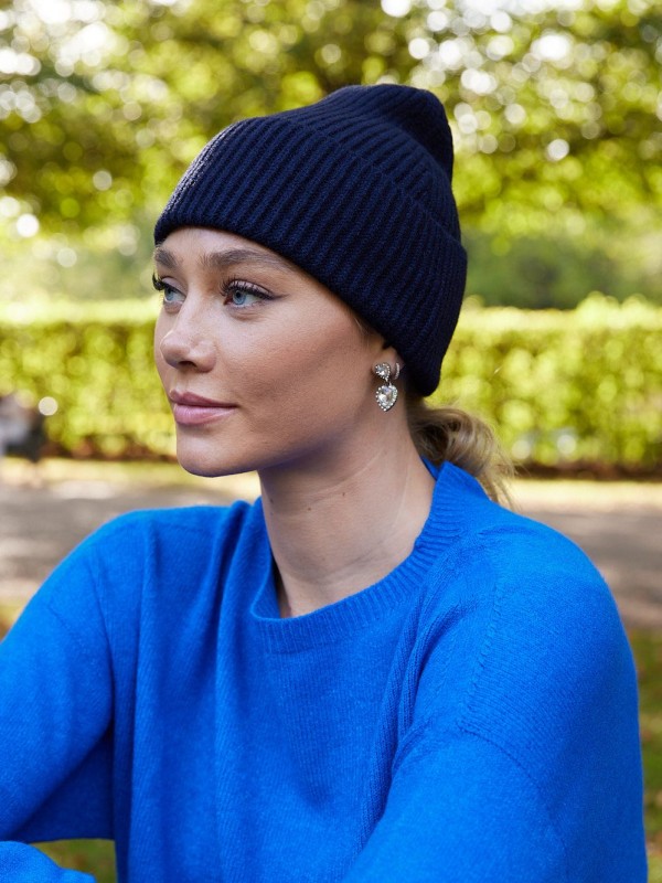 Brooke - ribbed viscose beanie in navy