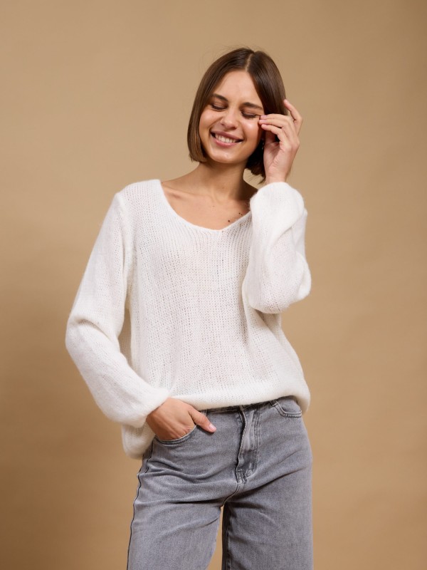 Sophie -V neck Sweater In ecru
