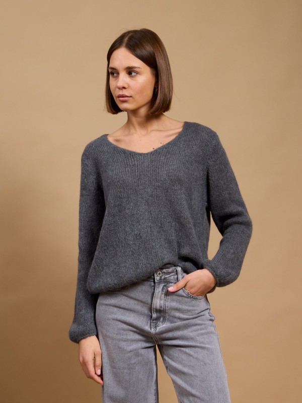 Sophie -V neck Sweater In  grey