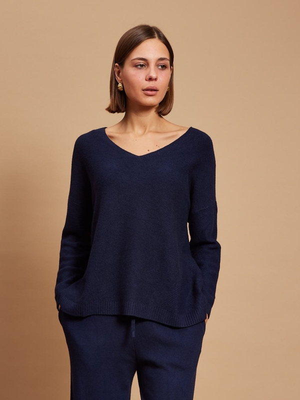 Pandora -viscose-blend v neck Sweater In navy