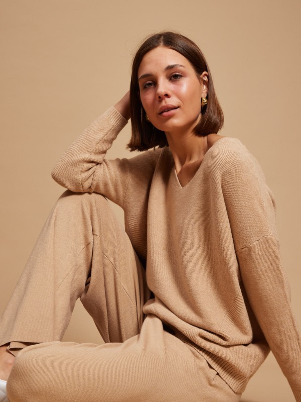 Pandora -viscose-blend v neck Sweater In beige