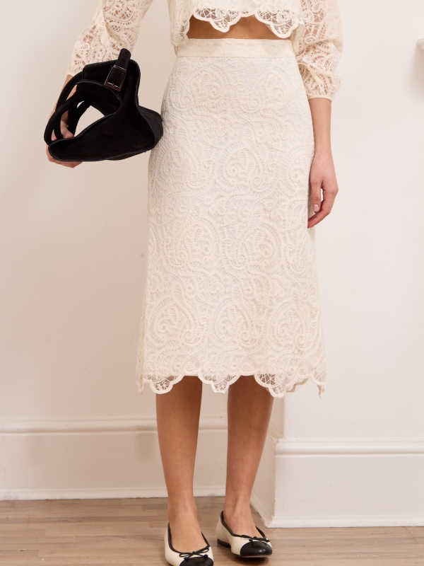 Olivia- Scalloped Lace Midi Skier In Cream