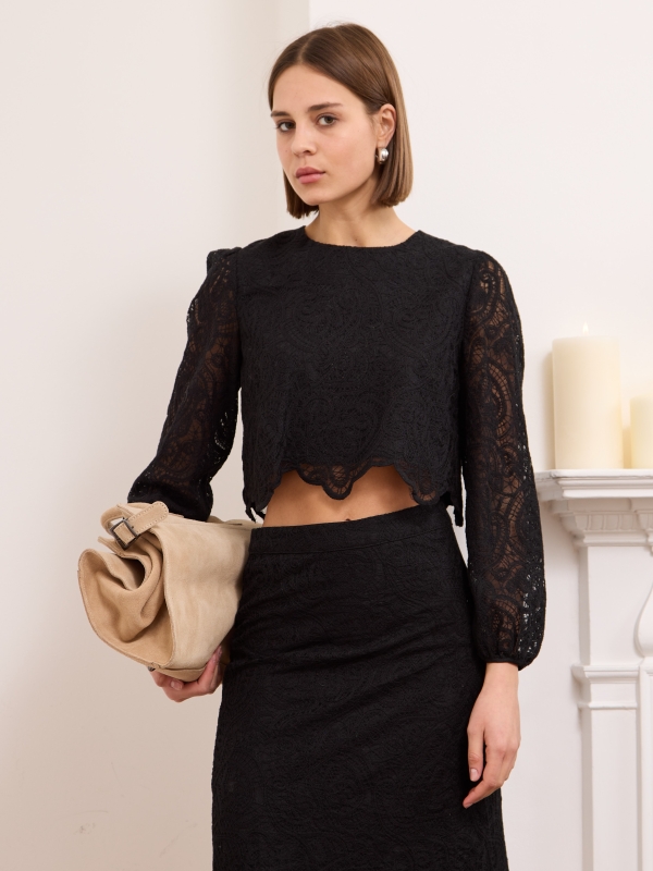 Olivia - Scalloped cropped Lace Blouse In black