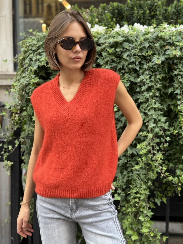 Nina - Knitted Vest In Orange