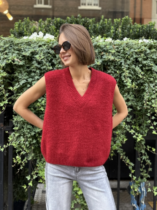 Nina - Knitted Vest In Red