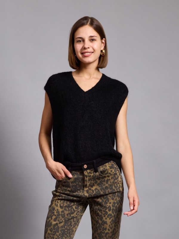 Nina - Knitted Vest In Black