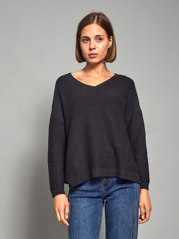 Pandora -viscose-blend v neck Sweater In black