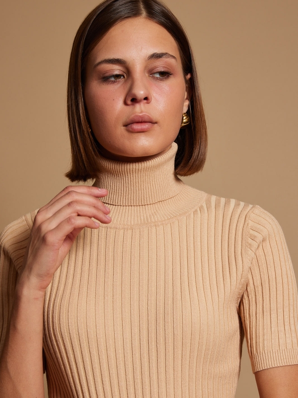 Irina - Turtleneck Sweater in Beige