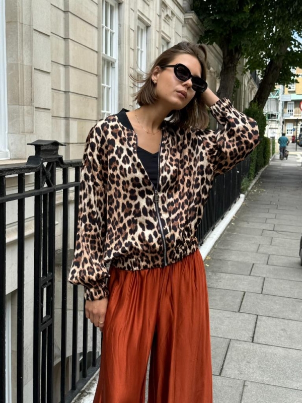 Jade - Satin bomber jacket leopard print in brown and black