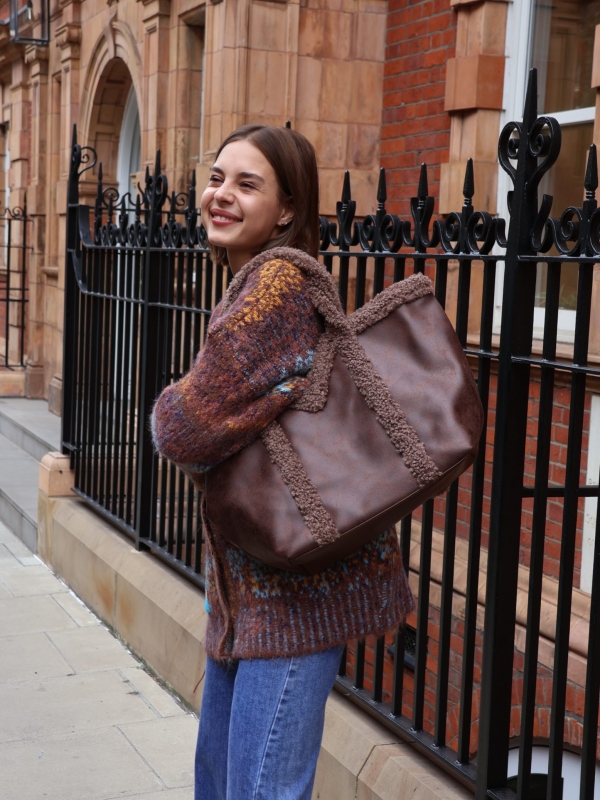 Tara - faux fur tote bag in brown