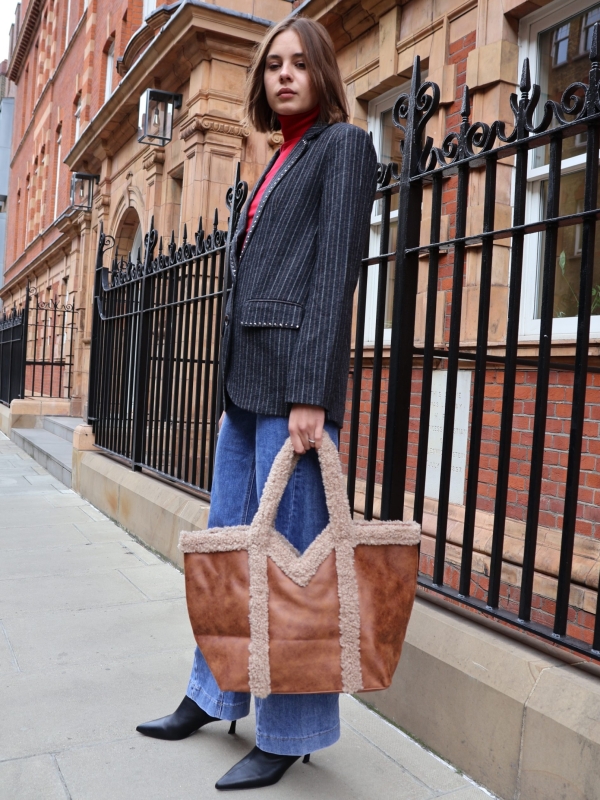 Tara - faux fur tote bag in tan