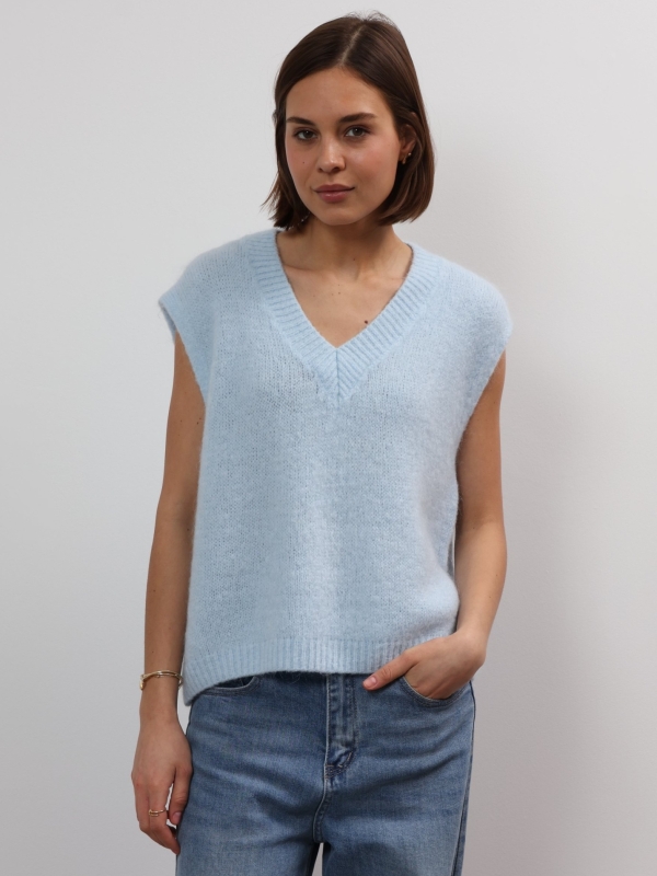 Nina - Knitted Vest In baby blue
