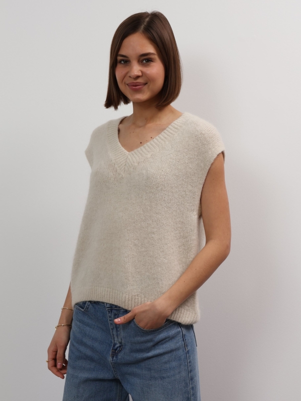 Nina - Knitted Vest in beige