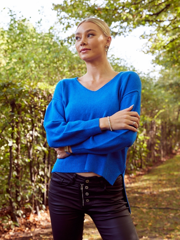 Celine - V Neck Sweater In blue