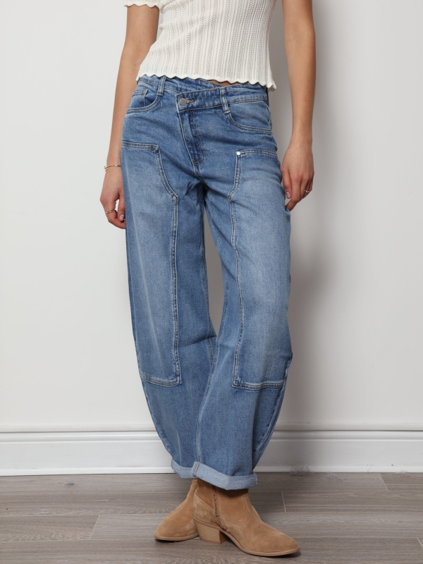 Andy  - Barrel-Leg Detailed Denim Jeans