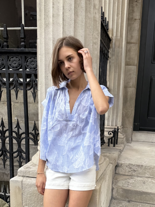 Molly - sleeveless cotton shirt in blue