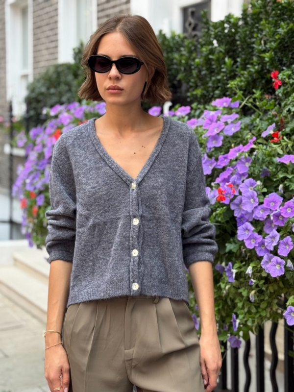 Isla - button embellished ribbed knit cardigan in grey
